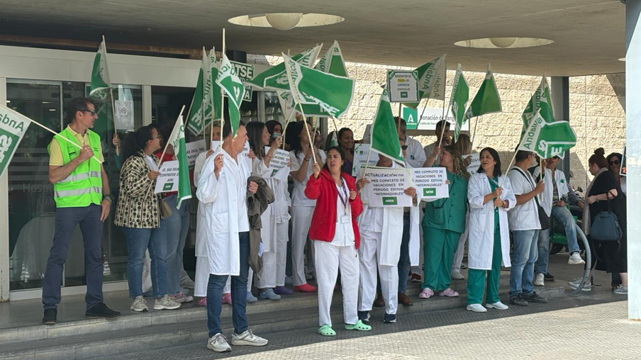 Protesta SATSE Huelva Hospital Juan Ramón Jiménez
